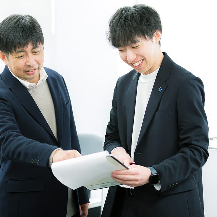 インタビュー中のY.T